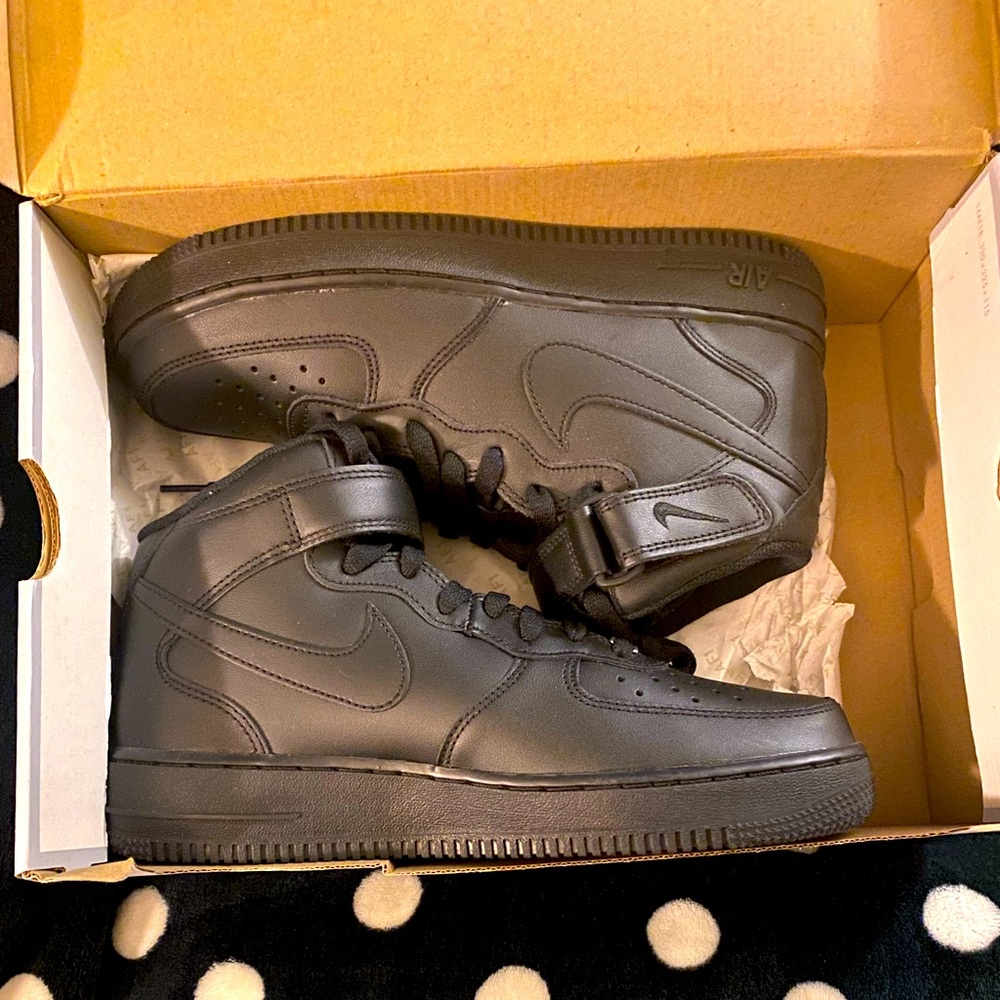Men’s size 8.5 Air Force one sneakers